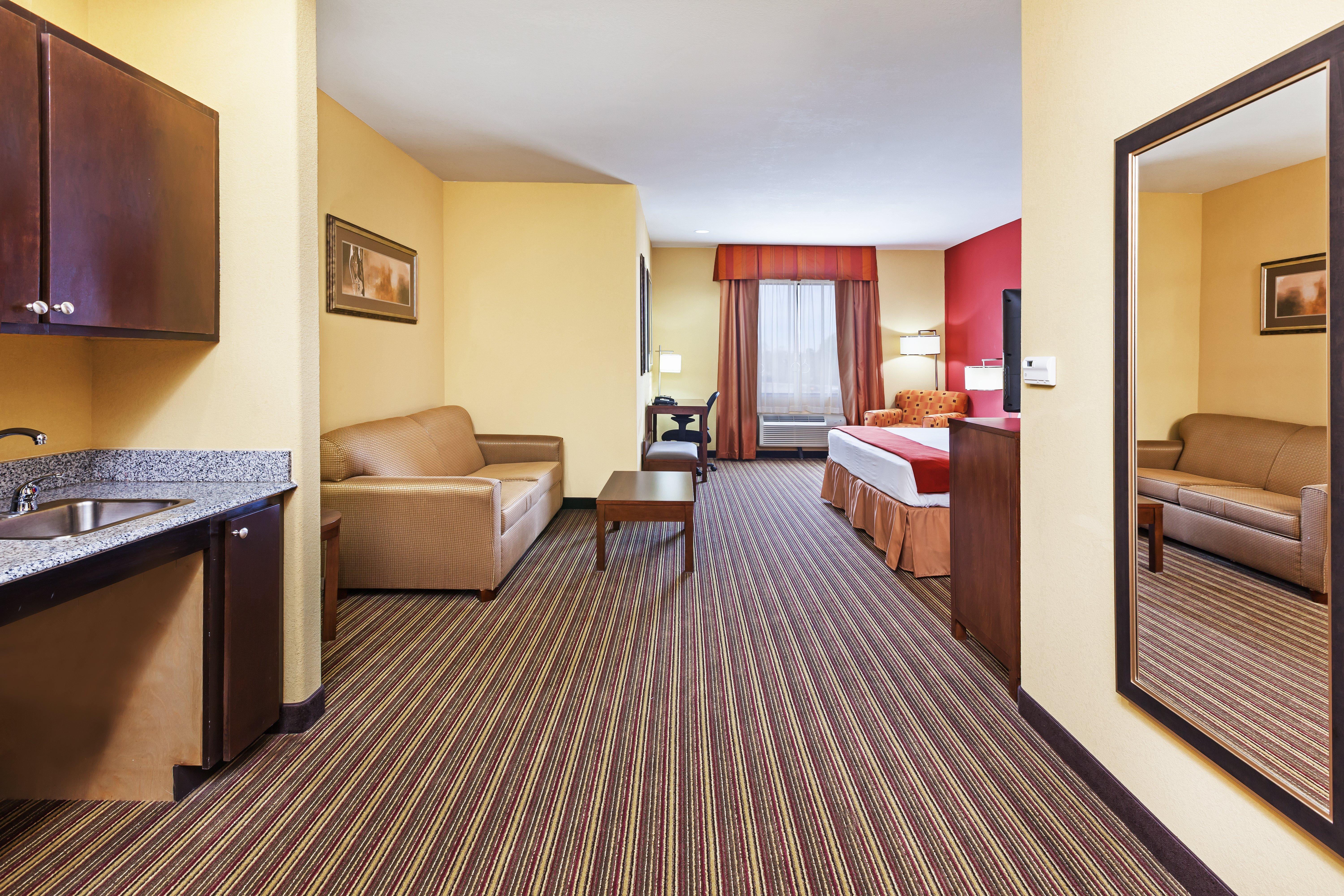 Holiday Inn Express & Suites Cleveland By Ihg Exterior foto