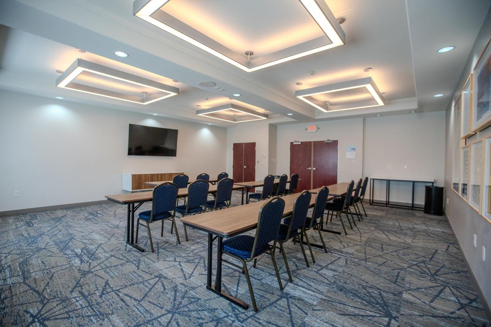 Holiday Inn Express & Suites Cleveland By Ihg Exterior foto