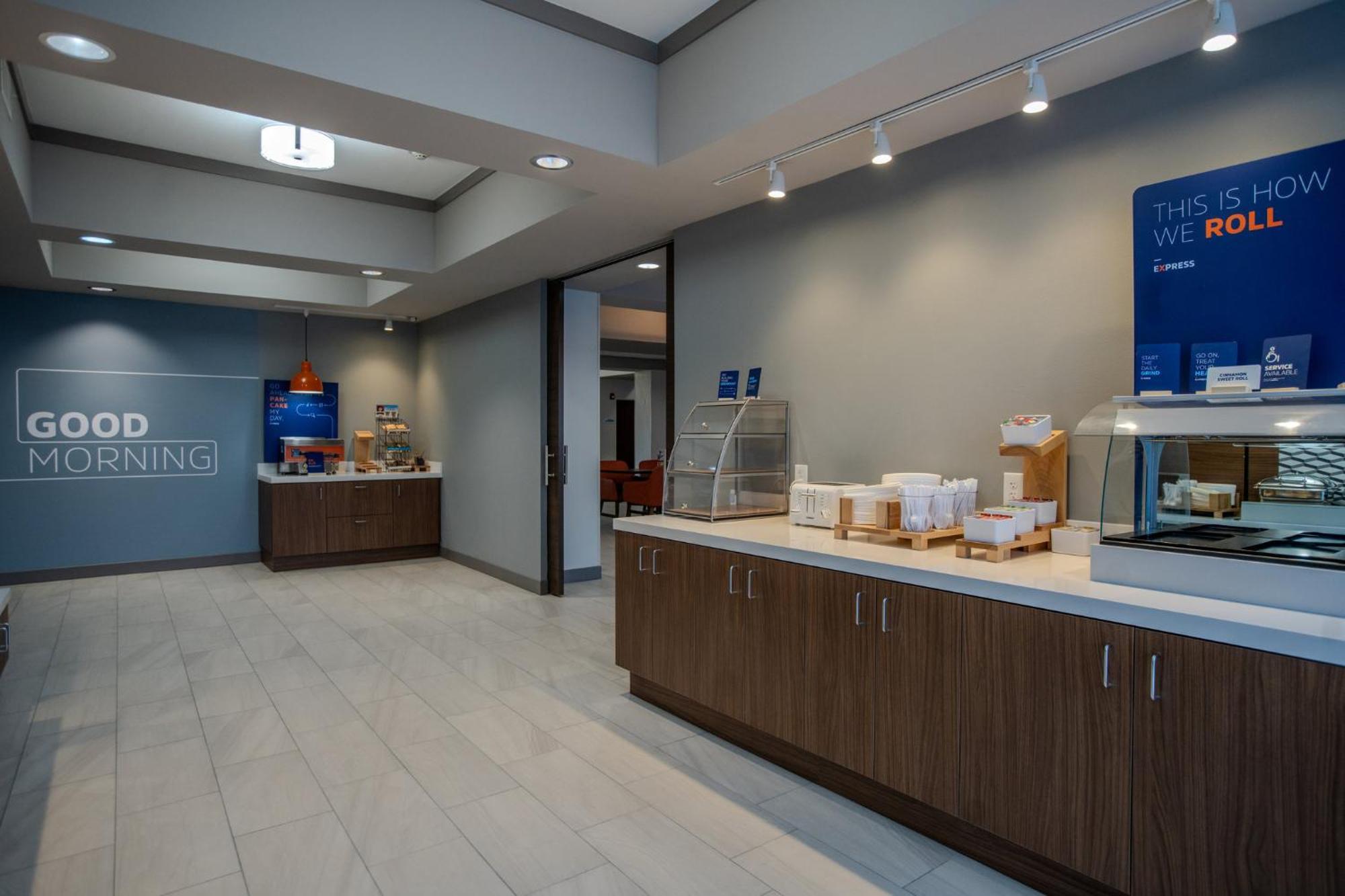 Holiday Inn Express & Suites Cleveland By Ihg Exterior foto
