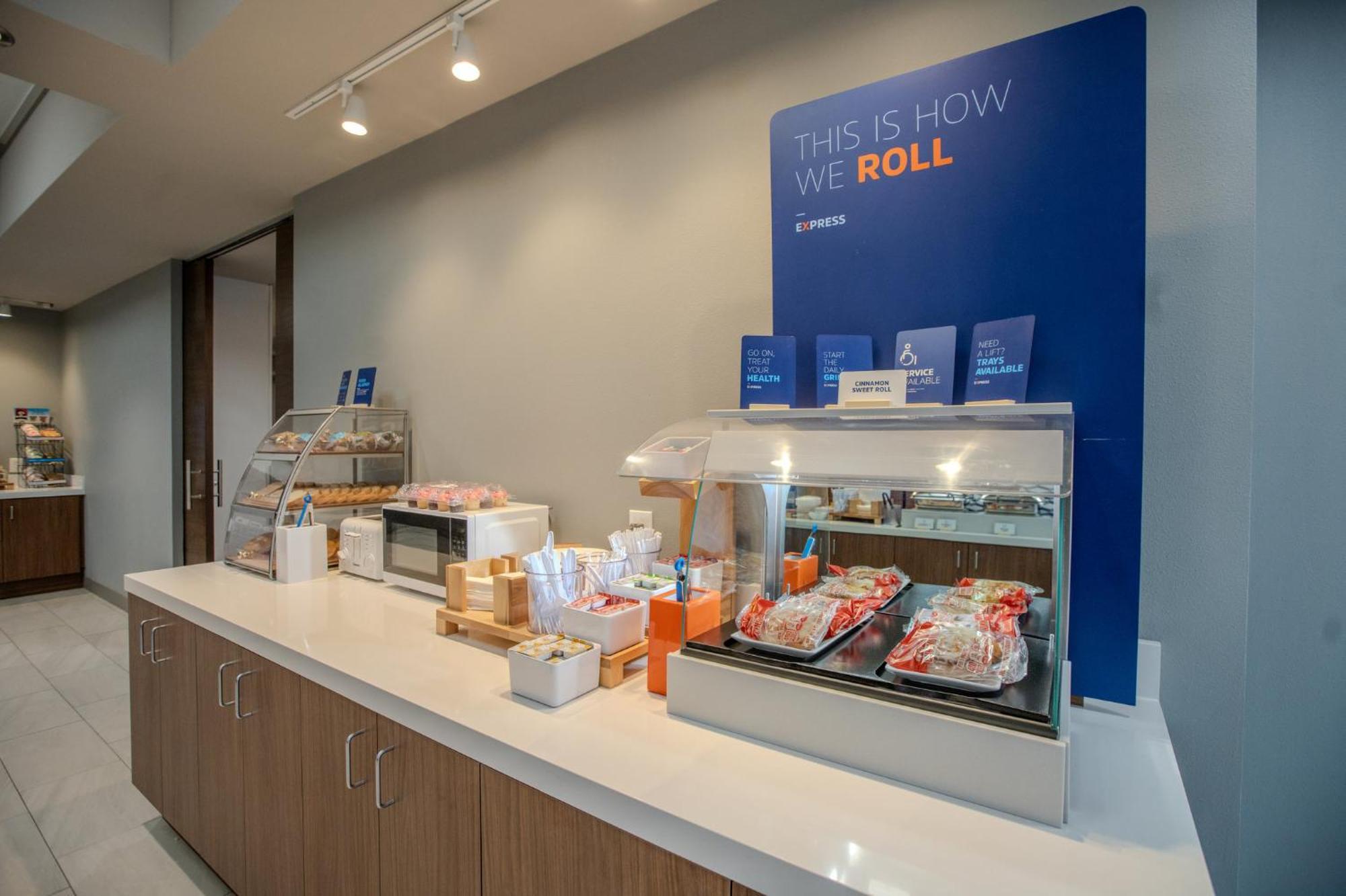 Holiday Inn Express & Suites Cleveland By Ihg Exterior foto