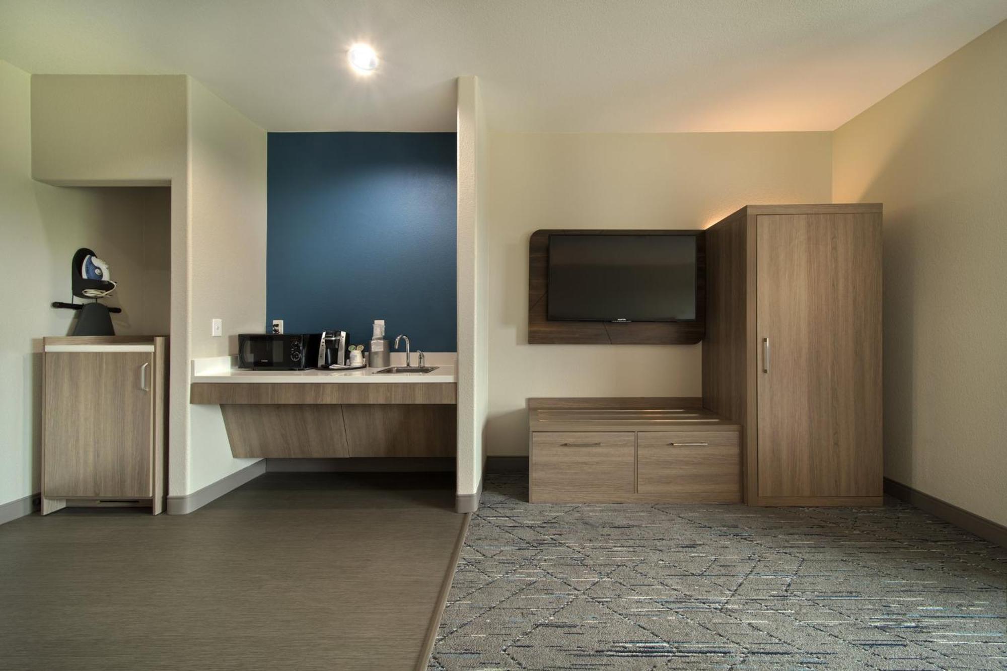 Holiday Inn Express & Suites Cleveland By Ihg Exterior foto