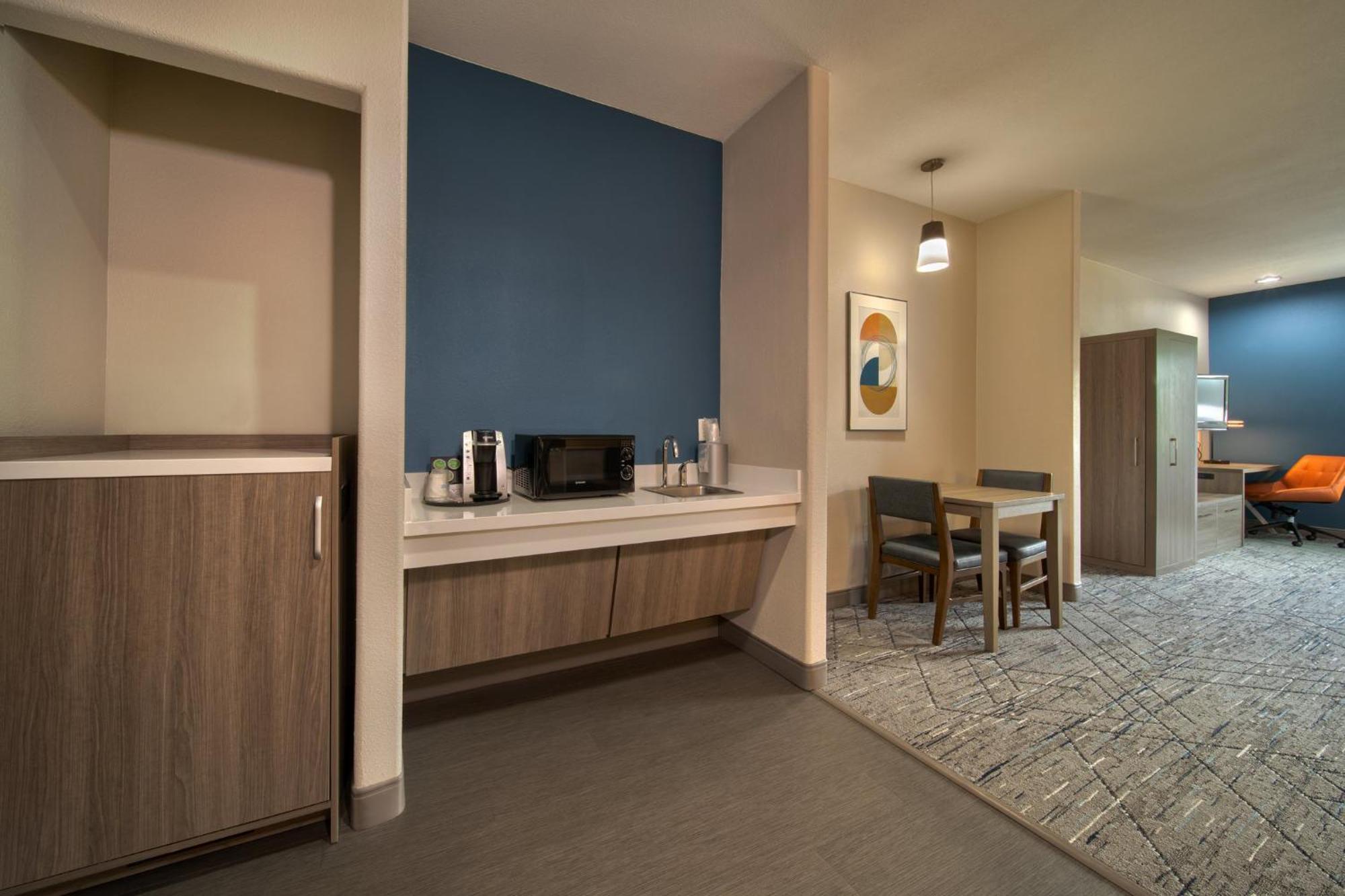 Holiday Inn Express & Suites Cleveland By Ihg Exterior foto